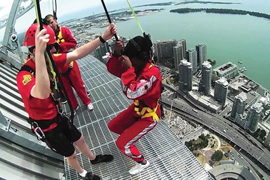 Tháp truyền hình, biểu tượng và bài toán kiếm tiền