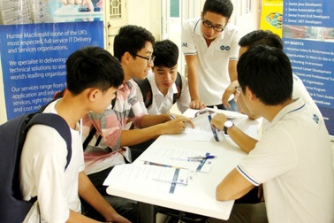 Gần 1.000 bạn trẻ đam mê Toán - Công nghệ thử sức với các doanh nghiệp lớn