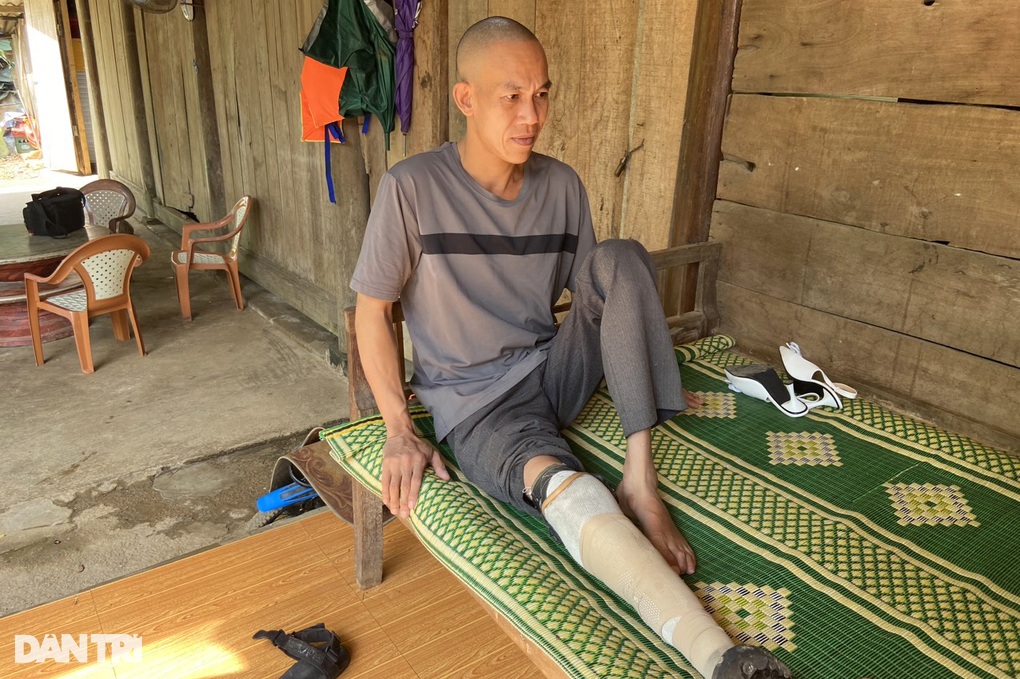 Mẹ bỏ đi, nữ sinh nghèo chăm bố bệnh tật, bà già yếu - 2 Mẹ bỏ đi, nữ sinh nghèo chăm bố bệnh tật, bà già yếu - 2
