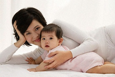 Những em bé “búp bê trong tủ kính”