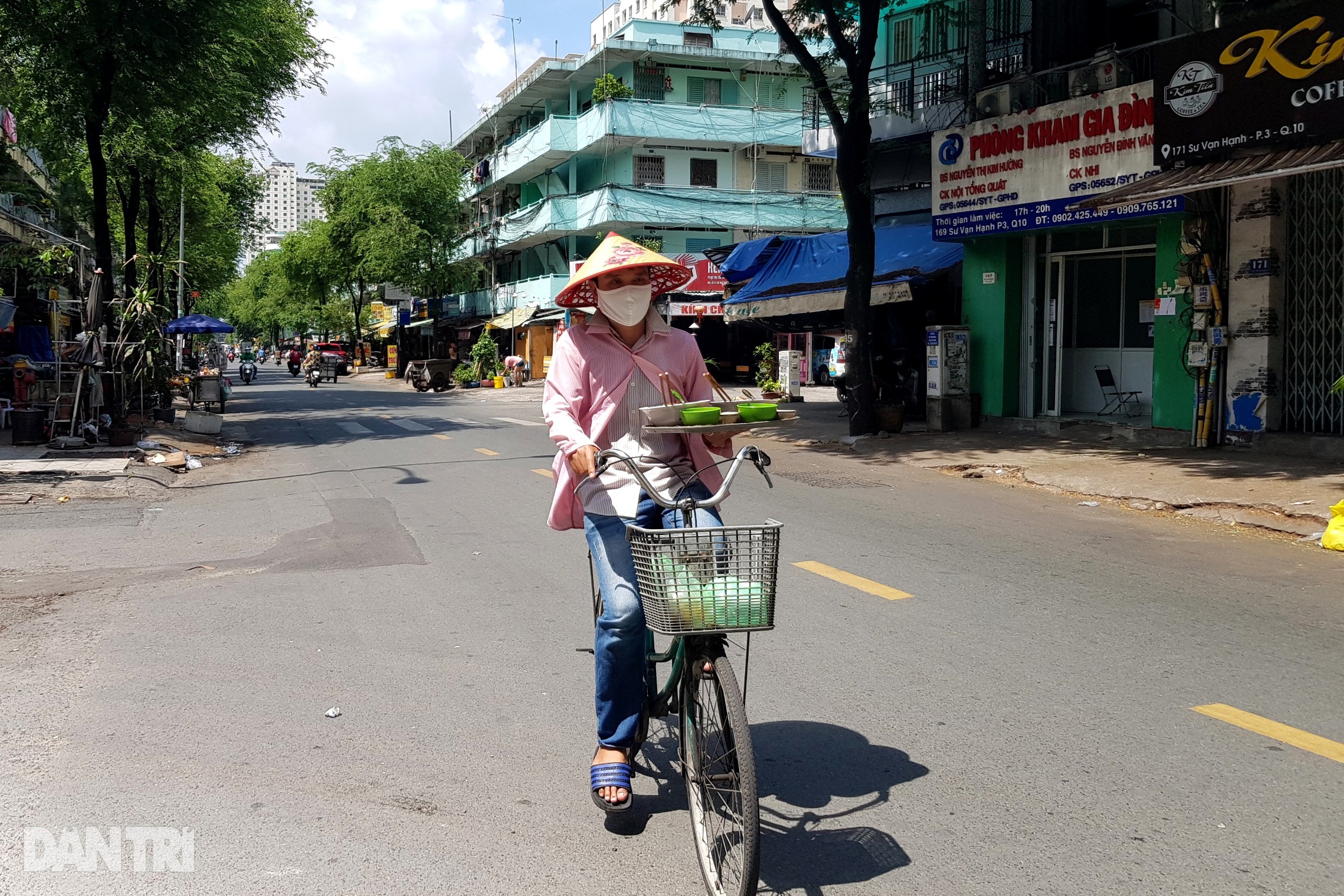 Người lao động nghèo ở Sài Gòn vất vả mưu sinh sau 1 tuần giãn cách xã hội - 8 Người lao động nghèo ở Sài Gòn vất vả mưu sinh sau 1 tuần giãn cách xã hội - 8