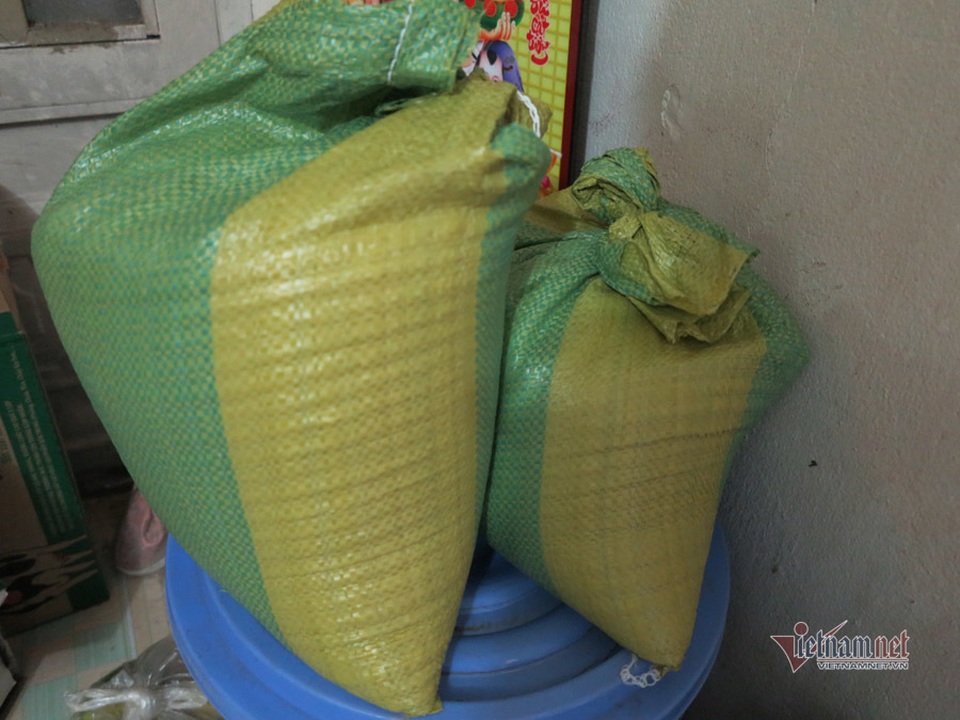 Chị phụ hồ nhận hỗ trợ gạo, tiền nhà trọ, còn được giới thiệu việc làm - 4