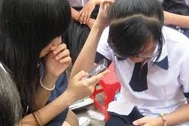 Học sinh mang điện thoại đến trường sẽ bị tịch thu 