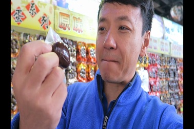 Nếm thử món trứng sắt