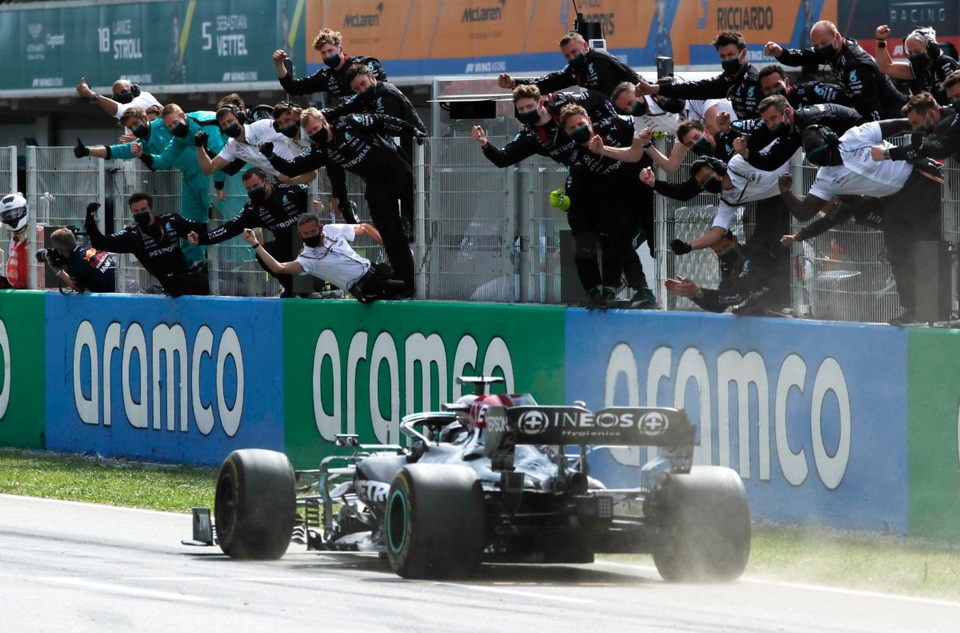 Chặng 4 mùa giải F1 2021: Hamilton đánh úp Verstappen, thong dong về đích - 3 Chặng 4 mùa giải F1 2021: Hamilton đánh úp Verstappen, thong dong về đích - 3
