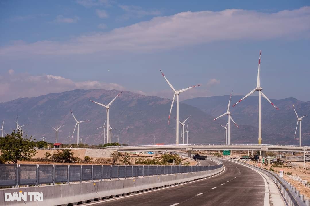 Thông tuyến cao tốc Hà Nội - Vinh, TPHCM - Nha Trang dịp 30/4 - 7 Thông tuyến cao tốc Hà Nội - Vinh, TPHCM - Nha Trang dịp 30/4 - 7