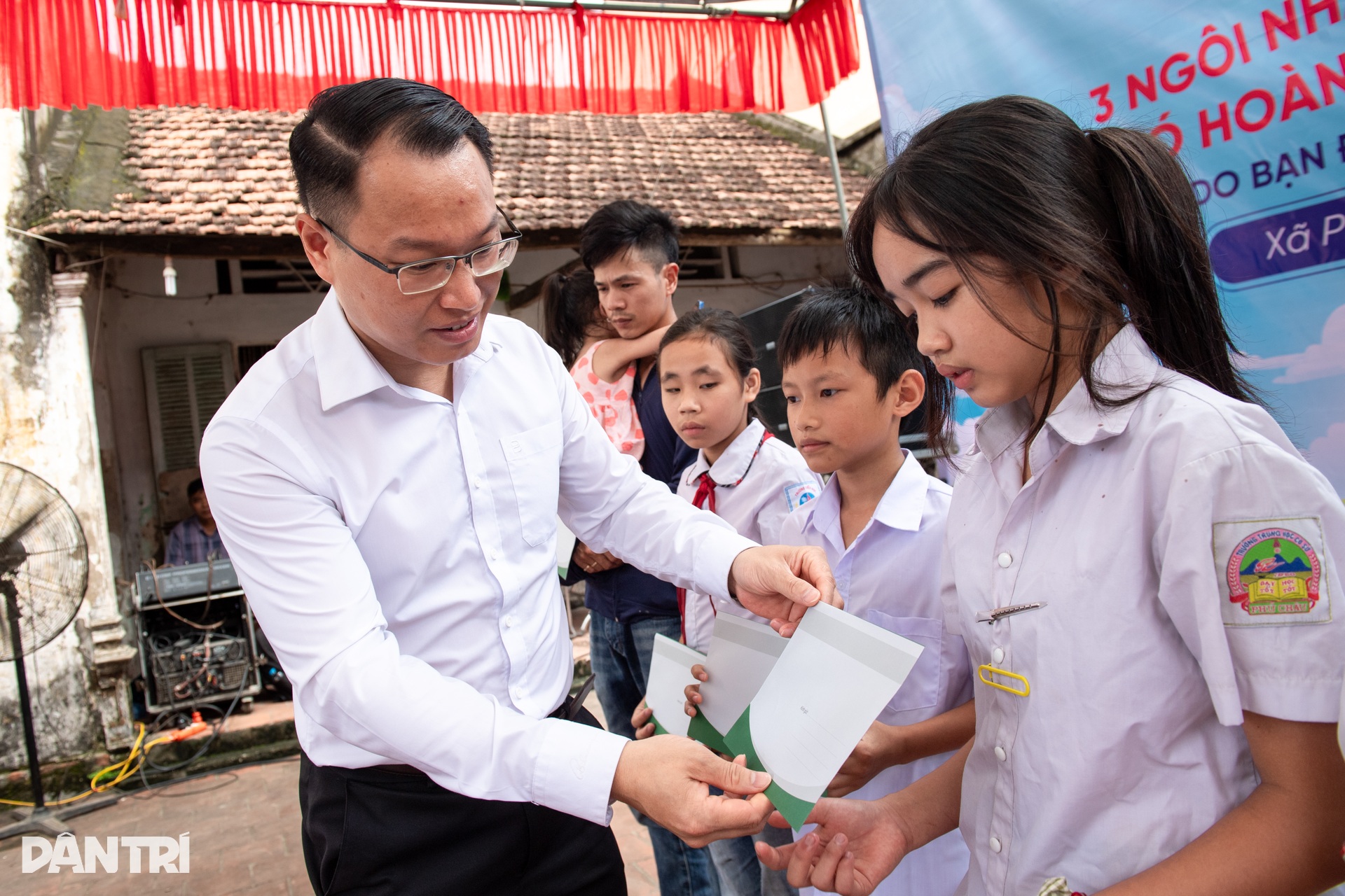 Nhờ sự giúp đỡ của bạn đọc, 3 hộ đặc biệt khó khăn ở Ba Vì sắp có nhà mới - 6 Nhờ sự giúp đỡ của bạn đọc, 3 hộ đặc biệt khó khăn ở Ba Vì sắp có nhà mới - 6