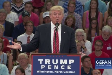 Trump lại "gây bão" với bình luận ám chỉ ám sát bà Clinton