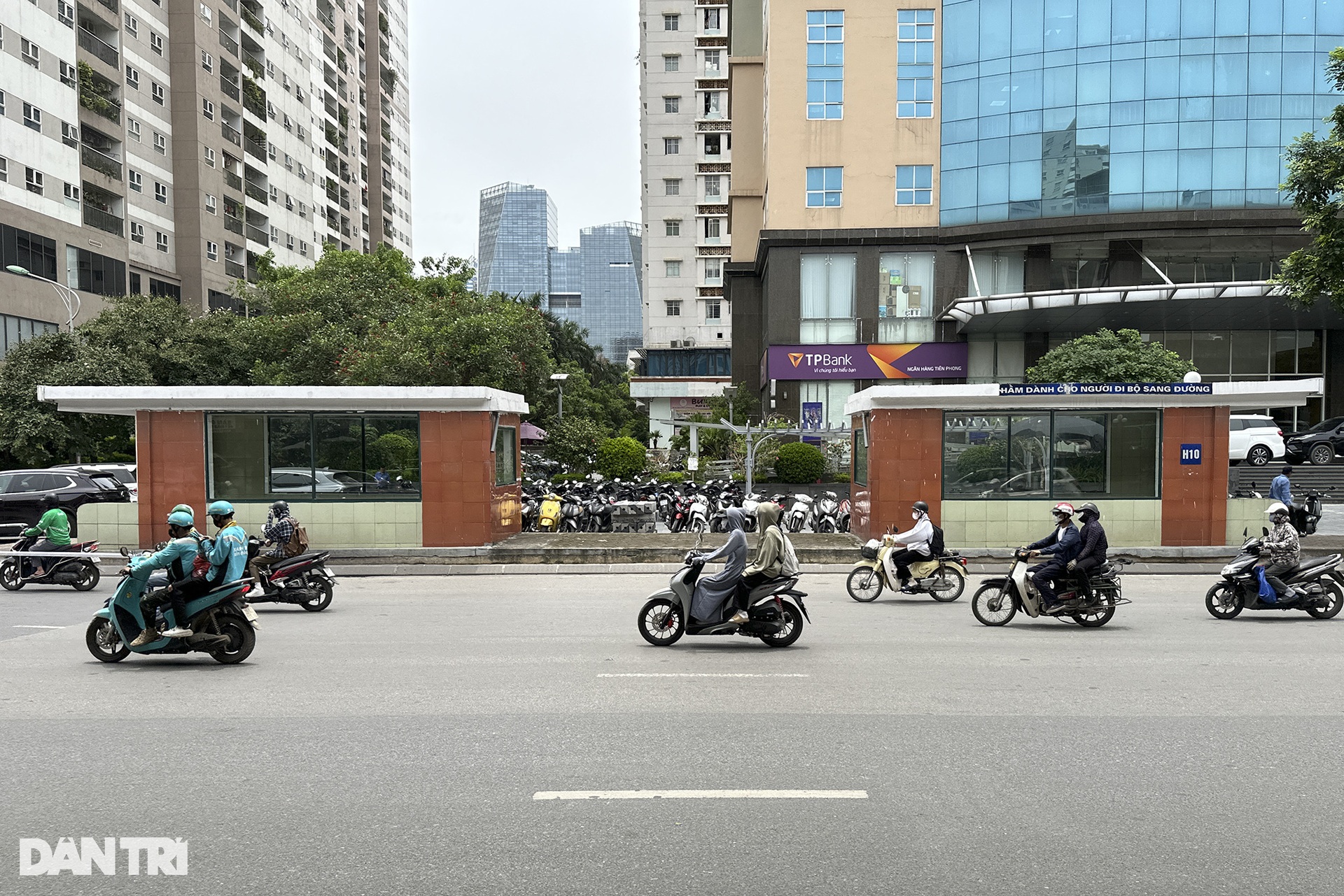 Hầm đi bộ ở Hà Nội sạch sẽ, thoáng mát nhưng vắng người sử dụng - 7 Hầm đi bộ ở Hà Nội sạch sẽ, thoáng mát nhưng vắng người sử dụng - 7