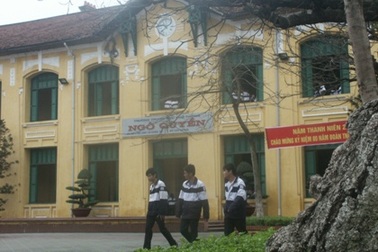 Vì đâu một học sinh lớp 10 tự tử?