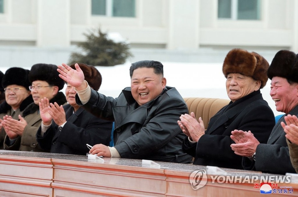 Ông Kim Jong-un và phu nhân cưỡi bạch mã thăm núi thiêng - 9 Ông Kim Jong-un và phu nhân cưỡi bạch mã thăm núi thiêng - 9