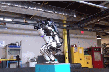 Rô-bốt hình người lộn san tô ngược