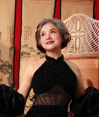 NSND Thu Quế kể lý do để tóc bạc trắng - 2