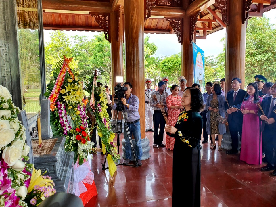 Khánh thành nhà bia ghi danh liệt sĩ Thanh Hóa hy sinh tại Quảng Nam - 2 Khánh thành nhà bia ghi danh liệt sĩ Thanh Hóa hy sinh tại Quảng Nam - 2