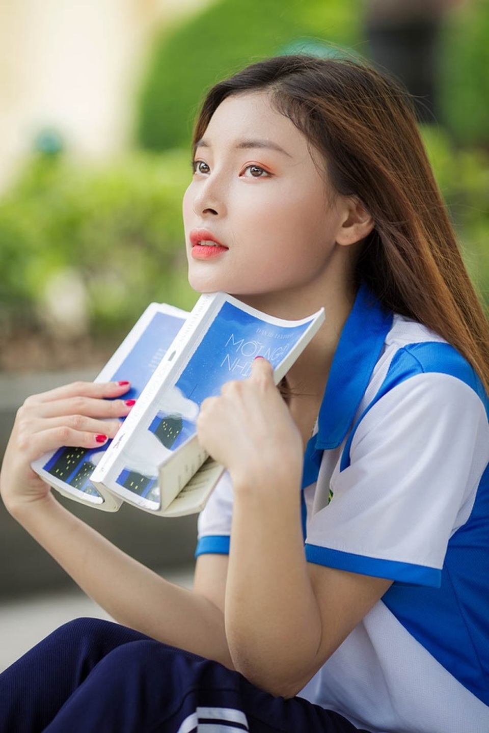 Á khôi Tài sắc Việt Nam đẹp rạng ngời trong bộ đồng phục giản dị - 8