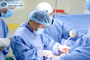 Phẫu thuật kết hợp xương xâm lấn tối thiểu trong điều trị gãy cổ phẫu thuật xương cánh tay