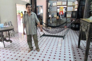 Trộm khiêng bộ trường kỷ cổ bạc tỉ giữa đêm