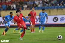 Quế Ngọc Hải đá hỏng phạt đền và mắc sai lầm khi lập cột mốc đặc biệt