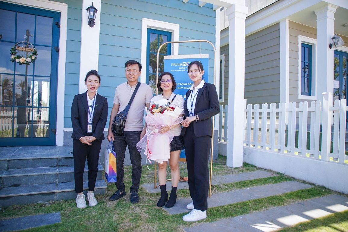 Chủ nhân biệt thự Florida tại NovaWorld Phan Thiet choáng ngợp khi nhận nhà - 1 Chủ nhân biệt thự Florida tại NovaWorld Phan Thiet choáng ngợp khi nhận nhà - 1