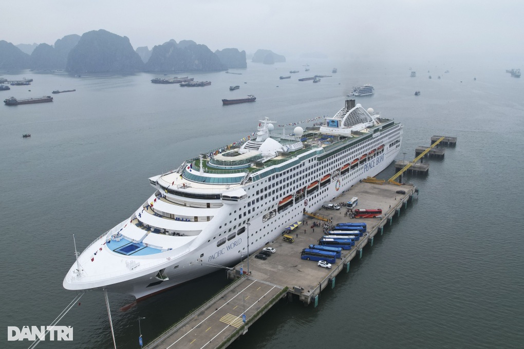 Quảng Ninh đón hơn 1,1 triệu lượt khách trong kỳ nghỉ lễ 30/4-1/5 - 1 Quảng Ninh đón hơn 1,1 triệu lượt khách trong kỳ nghỉ lễ 30/4-1/5 - 1