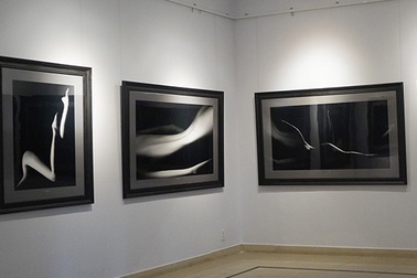 Hình ảnh đầu tiên trước triển lãm tranh khỏa thân đầu tiên tại Việt Nam