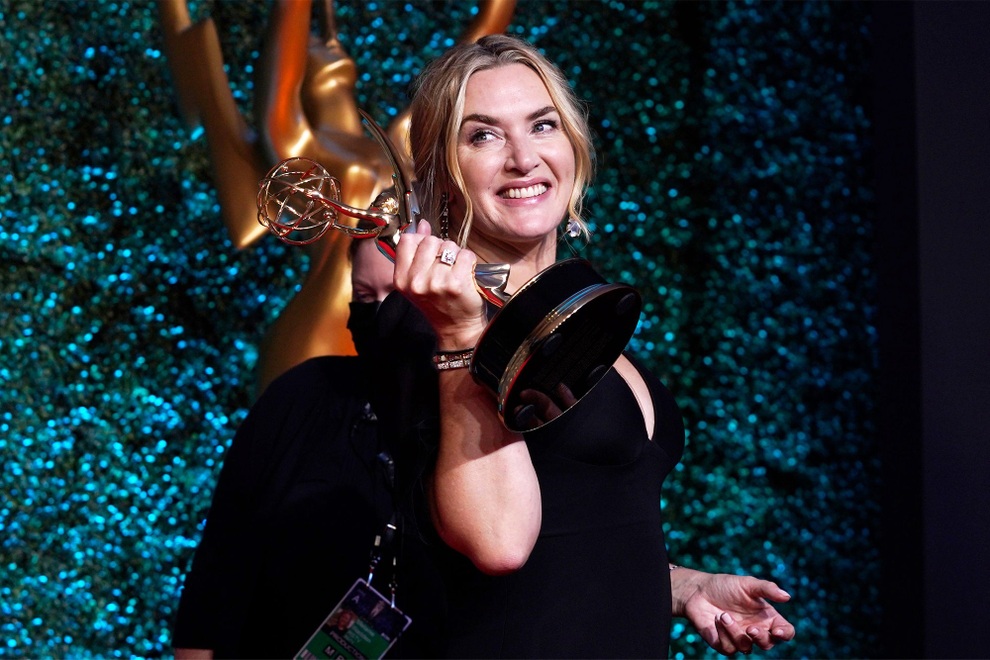 Phim về Hoàng gia Anh và Kate Winslet thắng lớn tại Emmy 2021 - 2 Phim về Hoàng gia Anh và Kate Winslet thắng lớn tại Emmy 2021 - 2