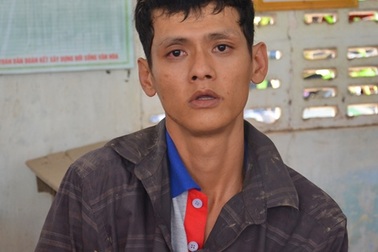 Trộm xe máy còn dùng dao tấn công công an