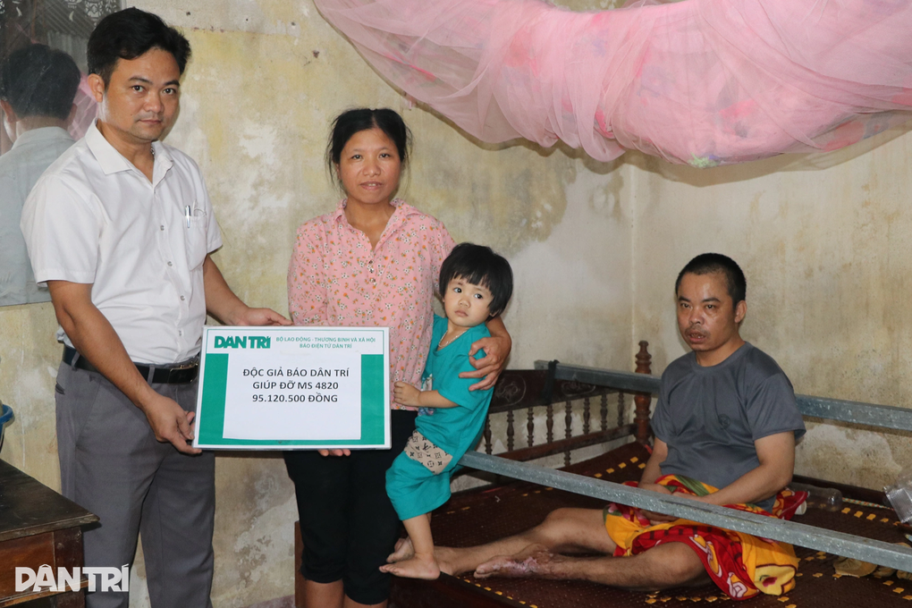 Người cha liệt giường vì ngã giàn giáo được giúp đỡ gần 150 triệu đồng - 1 Người cha liệt giường vì ngã giàn giáo được giúp đỡ gần 150 triệu đồng - 1