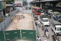 Nên mở thêm đường phụ hai bên "lô cốt" Nguyễn Xiển để tránh ùn tắc?