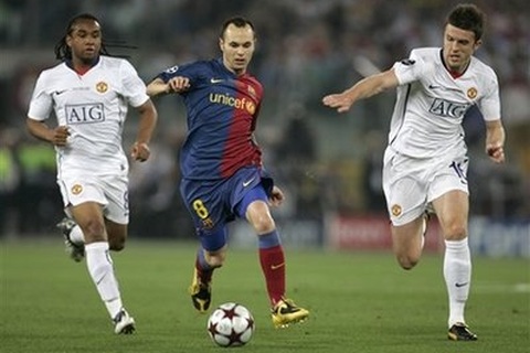 Iniesta, Xavi "sáng" nhất, Vidic "tệ" nhất