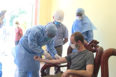 Chuyên gia hang động Anh cách ly tại Quảng Bình âm tính với Covid-19