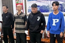 Cảnh sát chặn xe khách bắt 4 nghi phạm gây án đang trốn chạy