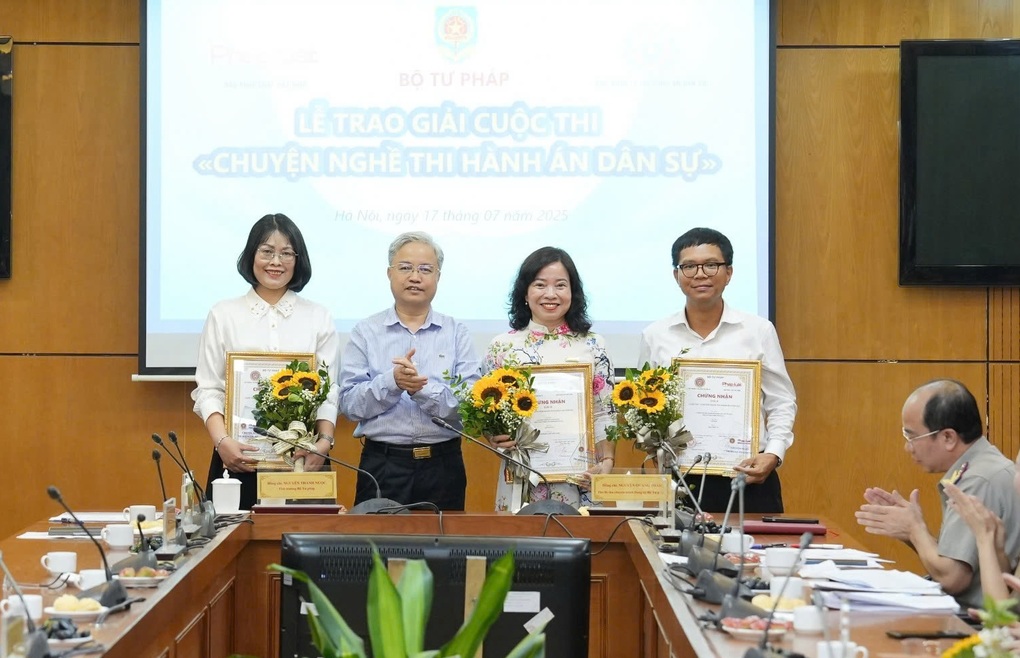 Báo Dân trí đoạt giải B cuộc thi viết về nghề thi hành án dân sự - 2 Báo Dân trí đoạt giải B cuộc thi viết về nghề thi hành án dân sự - 2