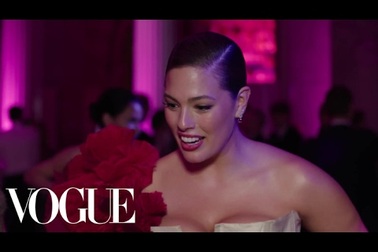 Ashley Graham diện váy gợi cảm