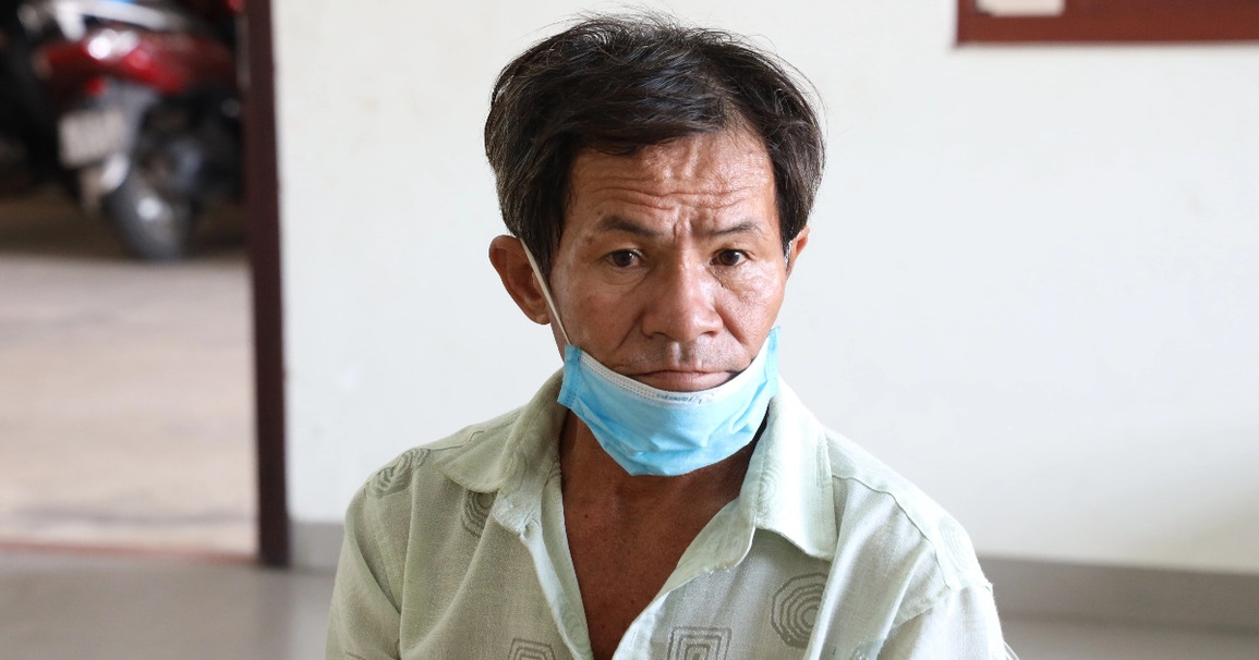 Dùng kéo đâm chết bạn vì xô xát trên bàn nhậu - 1 Dùng kéo đâm chết bạn vì xô xát trên bàn nhậu - 1
