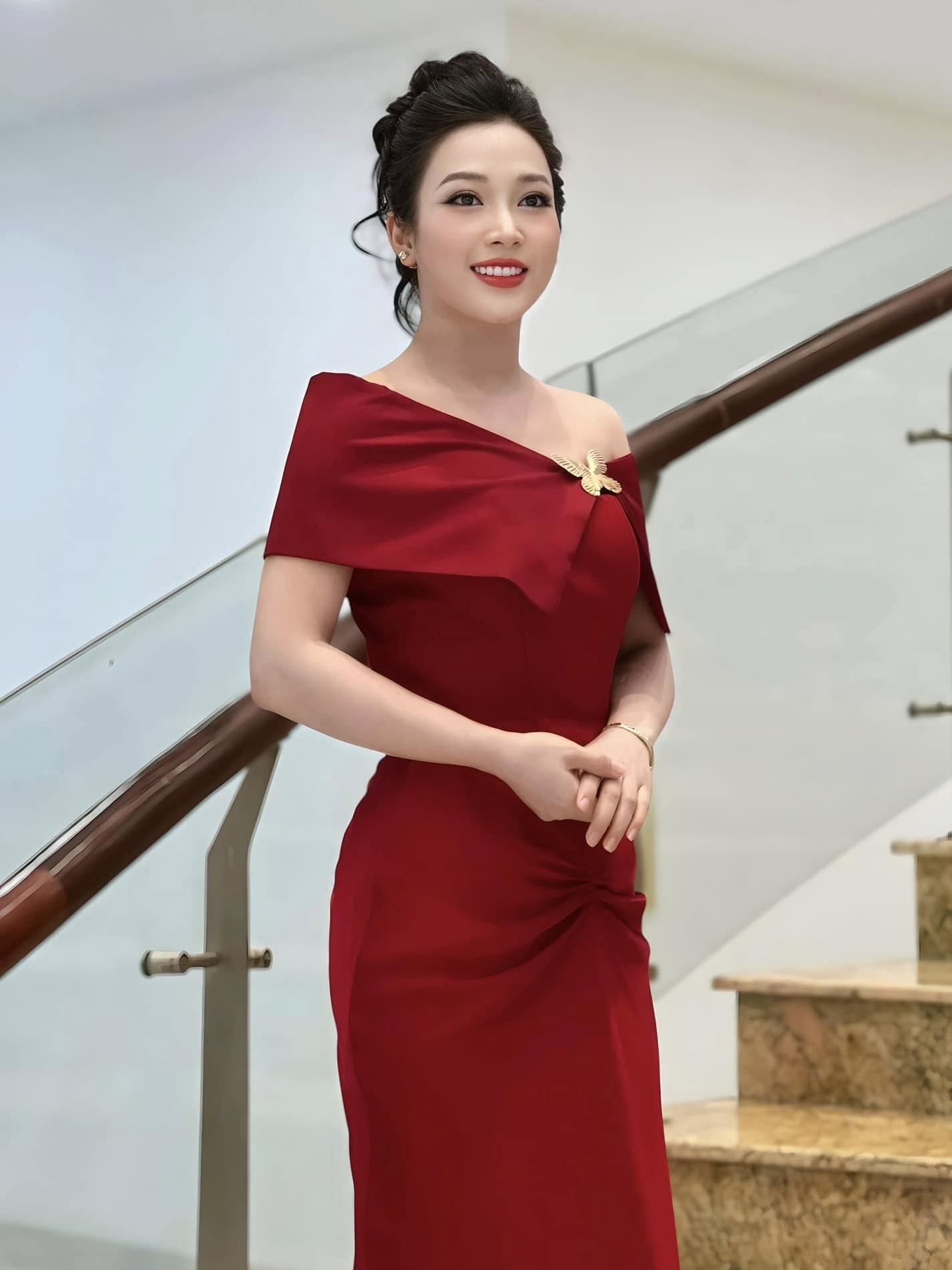 Nữ trung úy xinh đẹp gây sốt tại Dinh Độc Lập là ai? - 9 Nữ trung úy xinh đẹp gây sốt tại Dinh Độc Lập là ai? - 9