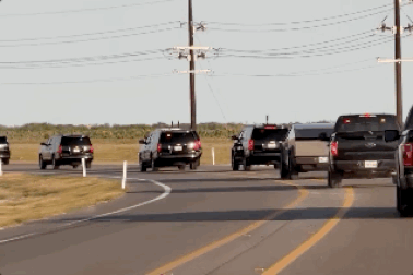 Chiếc Tesla Cybertruck xuất hiện trong đoàn xe hộ tống ông Trump