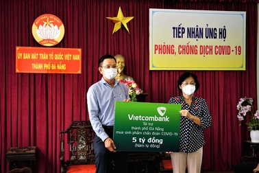 Vietcombank ủng hộ 5 tỷ đồng chung tay cùng thành phố Đà Nẵng đẩy lùi Covid-19