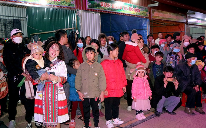Đông đảo nhân dân tham dự Lễ hội. Ảnh: Báo Yên Bái.