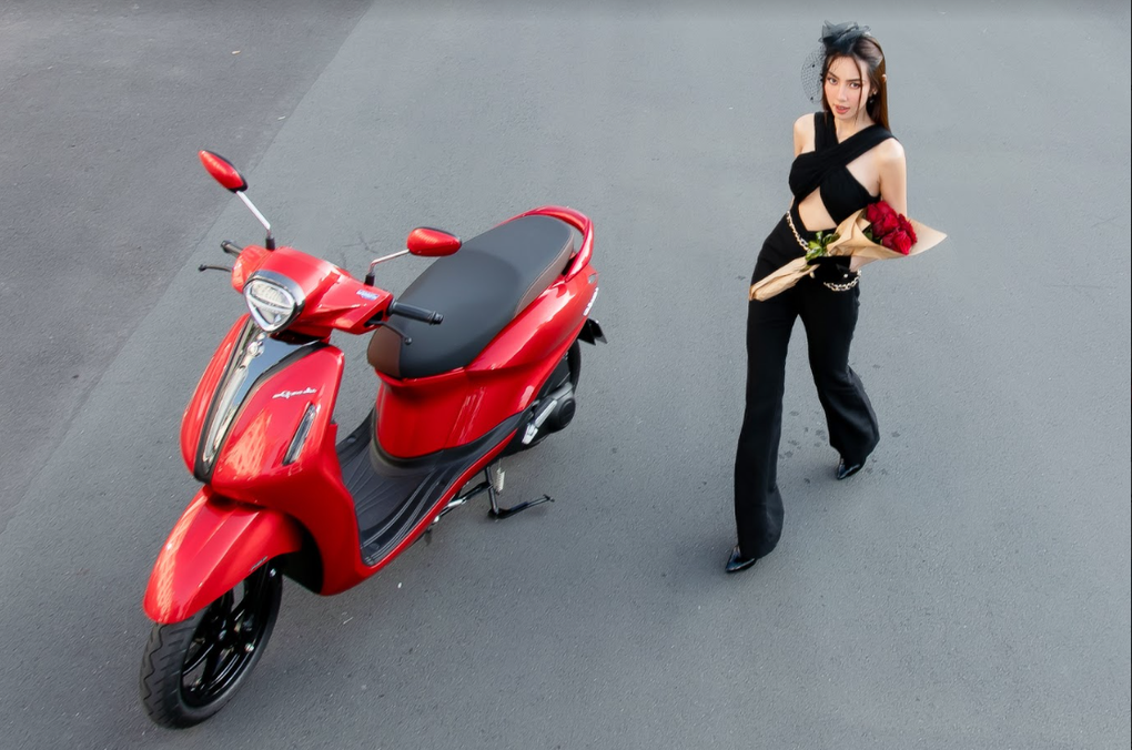 Hoa hậu Thùy Tiên biến hóa với sắc đỏ, đen - 3 Hoa hậu Thùy Tiên biến hóa với sắc đỏ, đen - 3