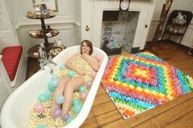 Khách sạn độc đáo làm hoàn toàn bằng... bánh ngọt