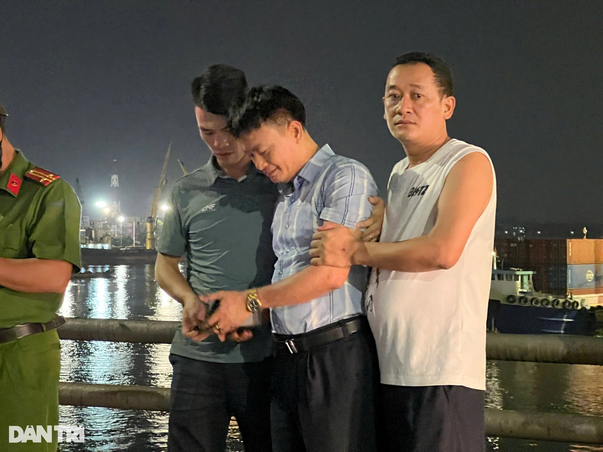 Tìm thấy thi thể nữ tài xế lái ô tô rơi xuống sông Đồng Nai - 8 Tìm thấy thi thể nữ tài xế lái ô tô rơi xuống sông Đồng Nai - 8
