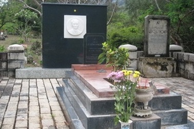 Dâng hương tưởng niệm Tổng Bí thư Lê Hồng Phong