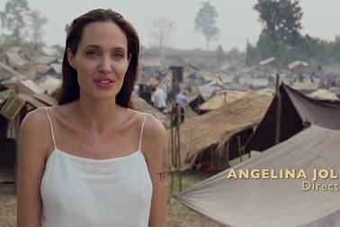 Angelina Jolie tuyển chọn diễn viên nhí gây tranh cãi trái chiều