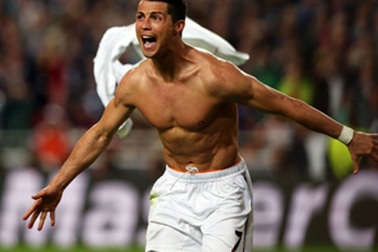 C.Ronaldo vượt Messi, Ancelotti đi vào lịch sử Champions League