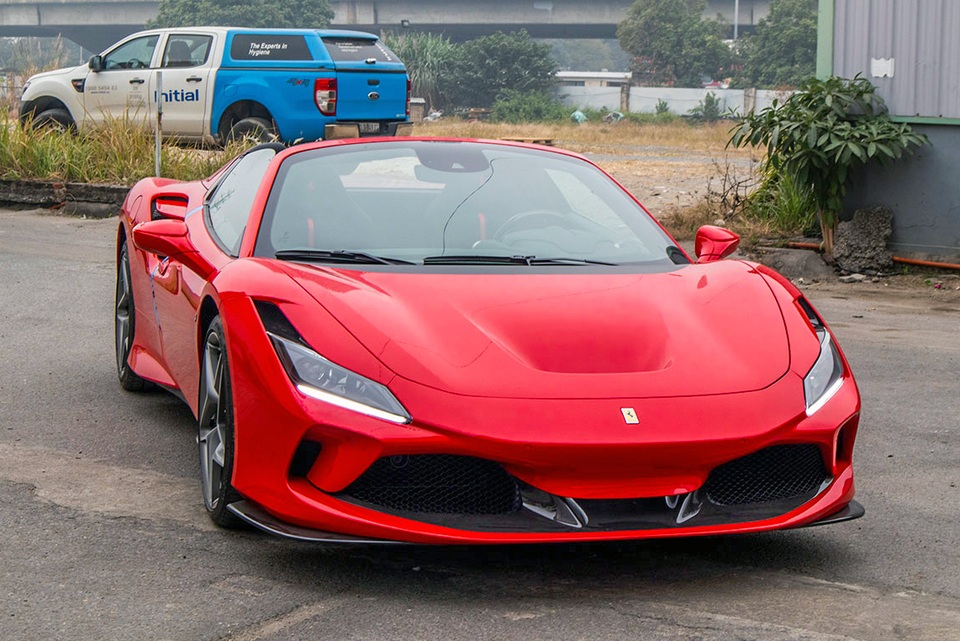 Mục sở thị Ferrari F8 Spider thứ 2 tại Việt Nam, giá gần 30 tỷ đồng - 11 Mục sở thị Ferrari F8 Spider thứ 2 tại Việt Nam, giá gần 30 tỷ đồng - 11