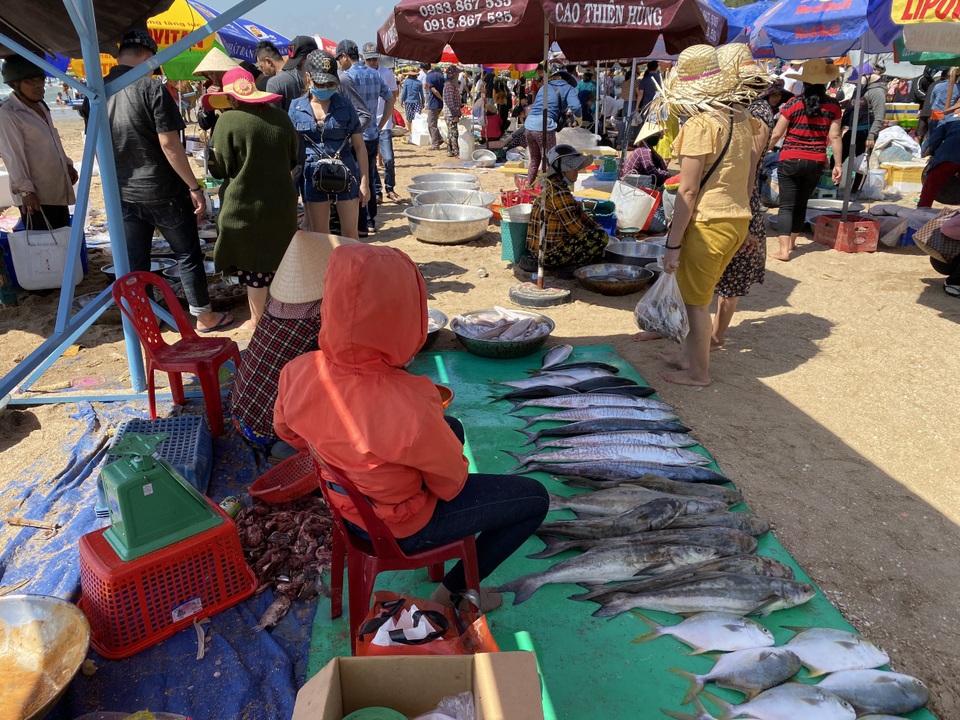 Ngộp thở tại các quán nhậu ven biển ngày mùng 4 Tết - 15 Ngộp thở tại các quán nhậu ven biển ngày mùng 4 Tết - 15
