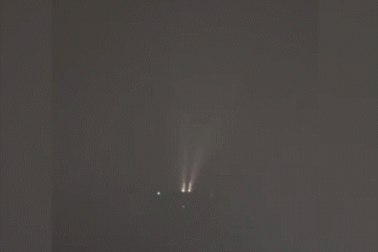 Khoảnh khắc máy bay chở khách bị sét đánh trúng ngay khi vừa cất cánh