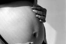 Bà mẹ gây sốc khi nói với con gái 13 tuổi: "Con được quyền phá thai"