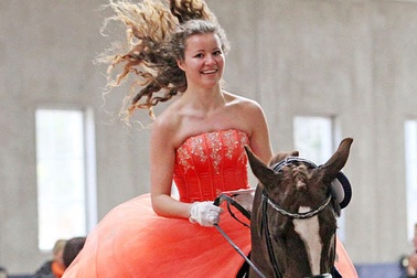 Nữ sinh 19 tuổi trở thành tỷ phú trẻ nhất thế giới